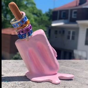 “Melted popsicle” ring holder
